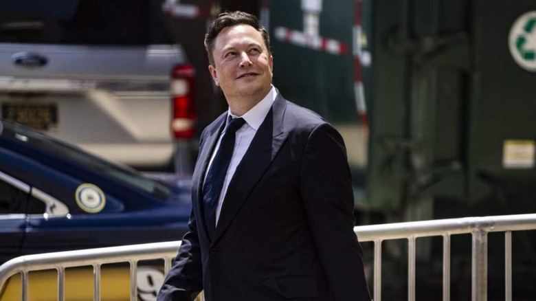 Twitter Is Shocked By Elon Musk's Smartphone Fact